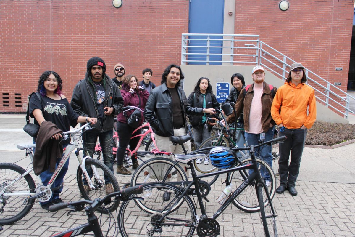 Bikers meet up and get ready at the UHD Bike Club Sign