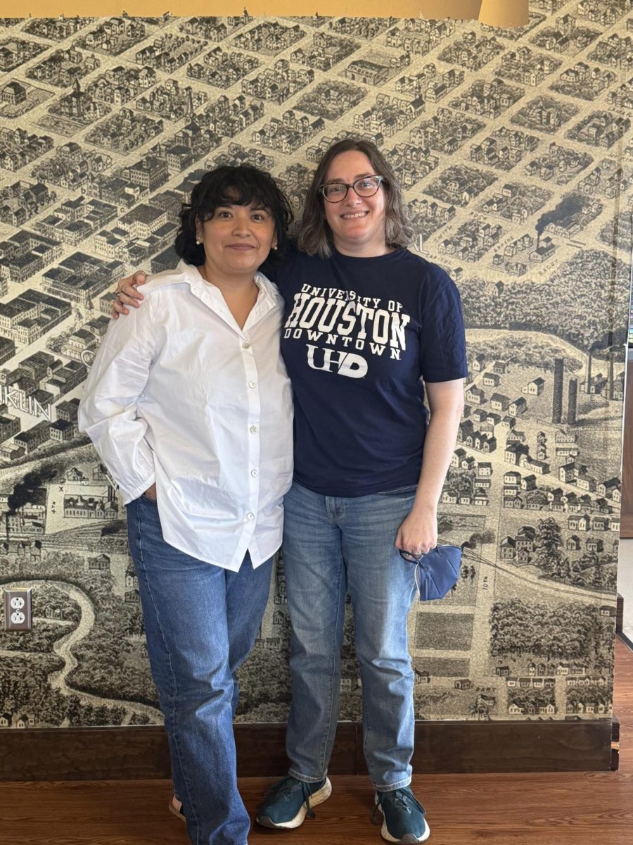 Leyva with Assistant Professor Lau Cesarco-Eglin (right).